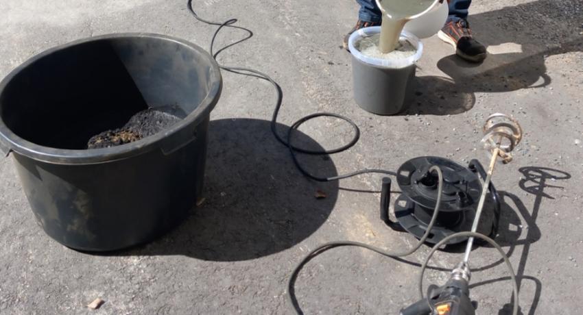 Pouring a reject in the mixing bowl mixing tool aside